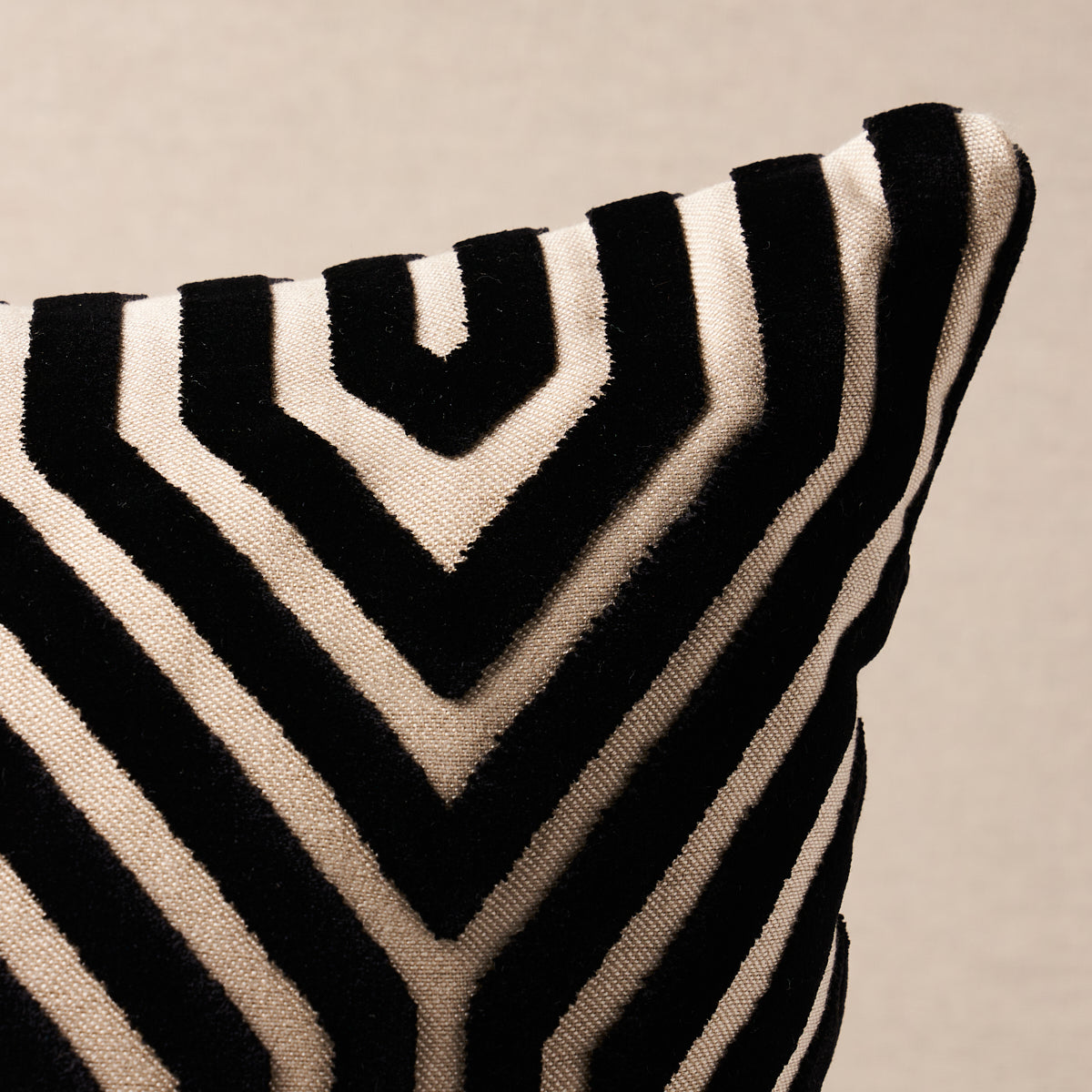 Vanderbilt Velvet Pillow | Noir