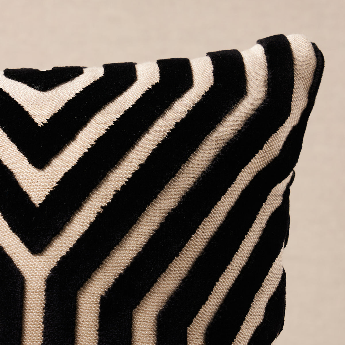 Vanderbilt Velvet Pillow | Noir