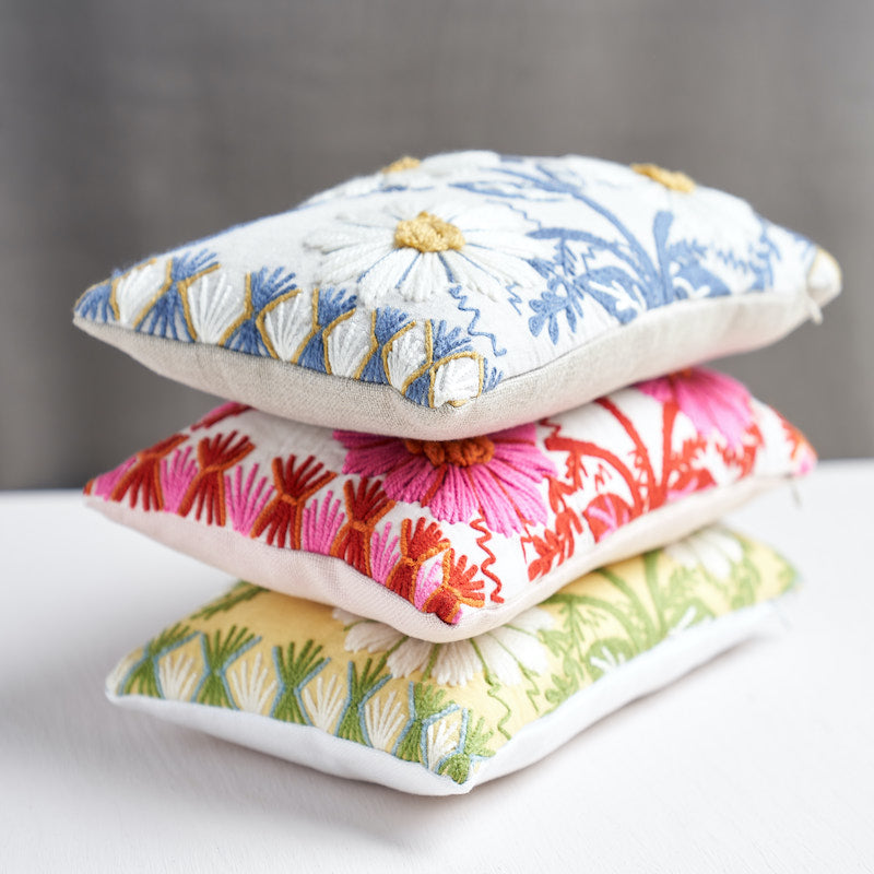 Marguerite Embroidery Pillow A | Blossom