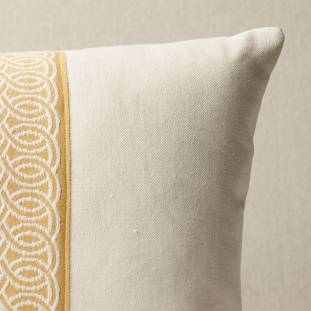 Infinito I/O Pillow | Buttercup